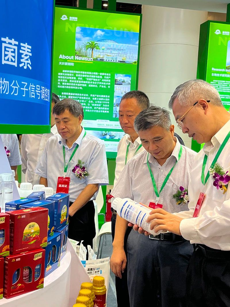 新朝陽(yáng)綠色生物科技亮相西部植?！半p交會(huì )”與第八屆綠色農藥博覽會(huì )